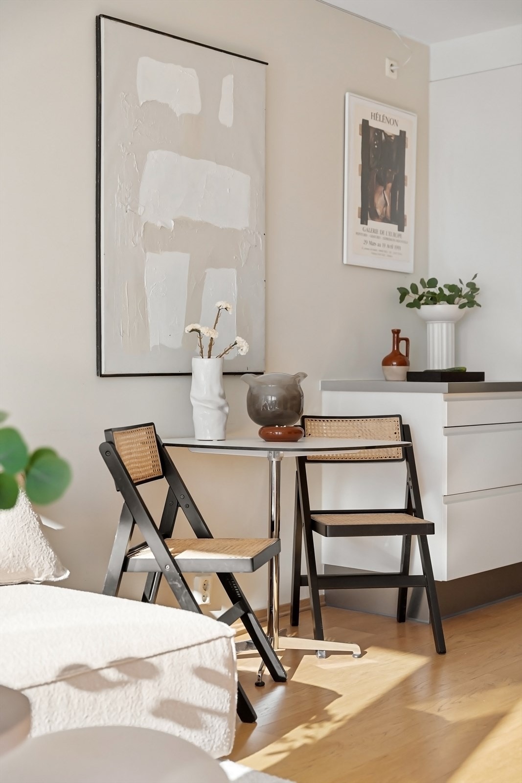 Plass til spisebord i tilknytning til kjøkkenet. Galleribilde