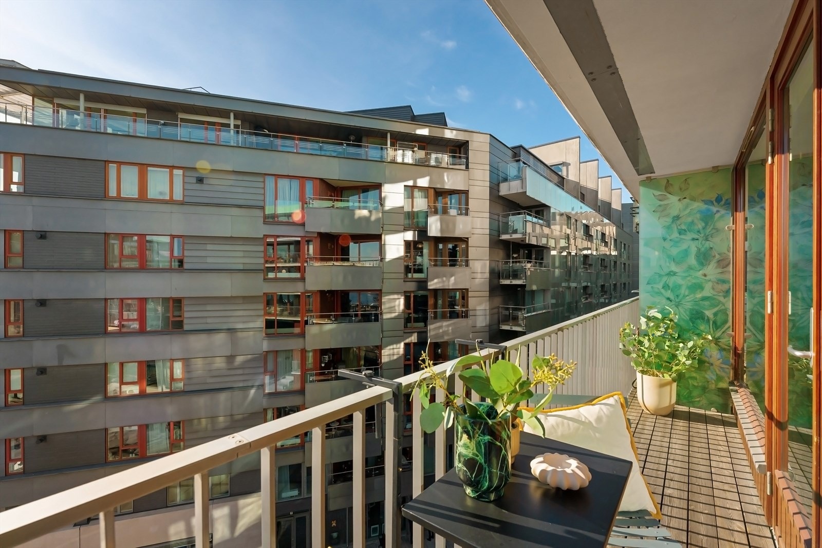 Sydvestvendt balkong på ca. 4 kvm. Galleribilde