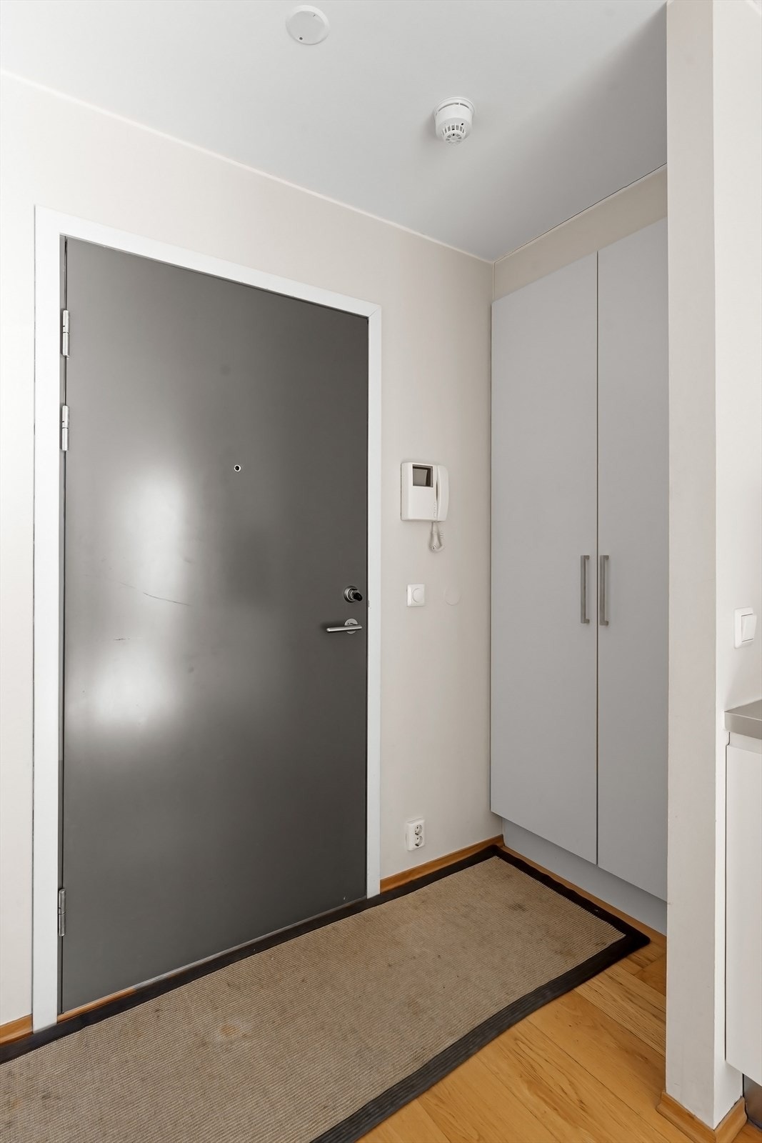 Entré/gang med garderobe for yttertøy og sko. Galleribilde