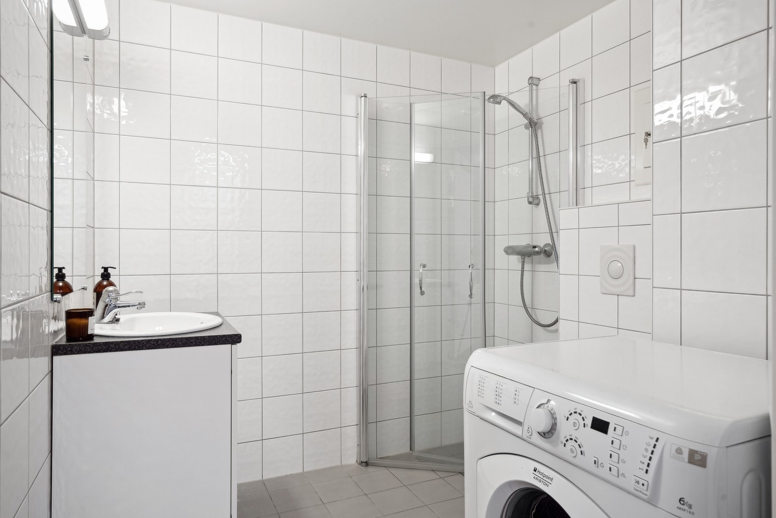 Flislagt bad med gulvvarme. Galleribilde