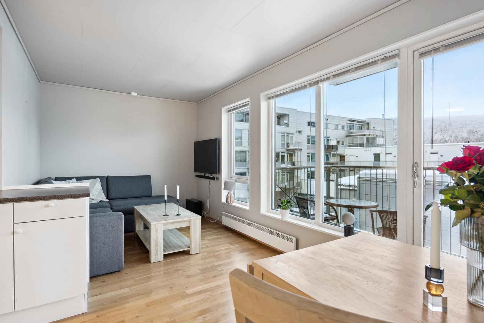 Stue med sofakrok. Galleribilde