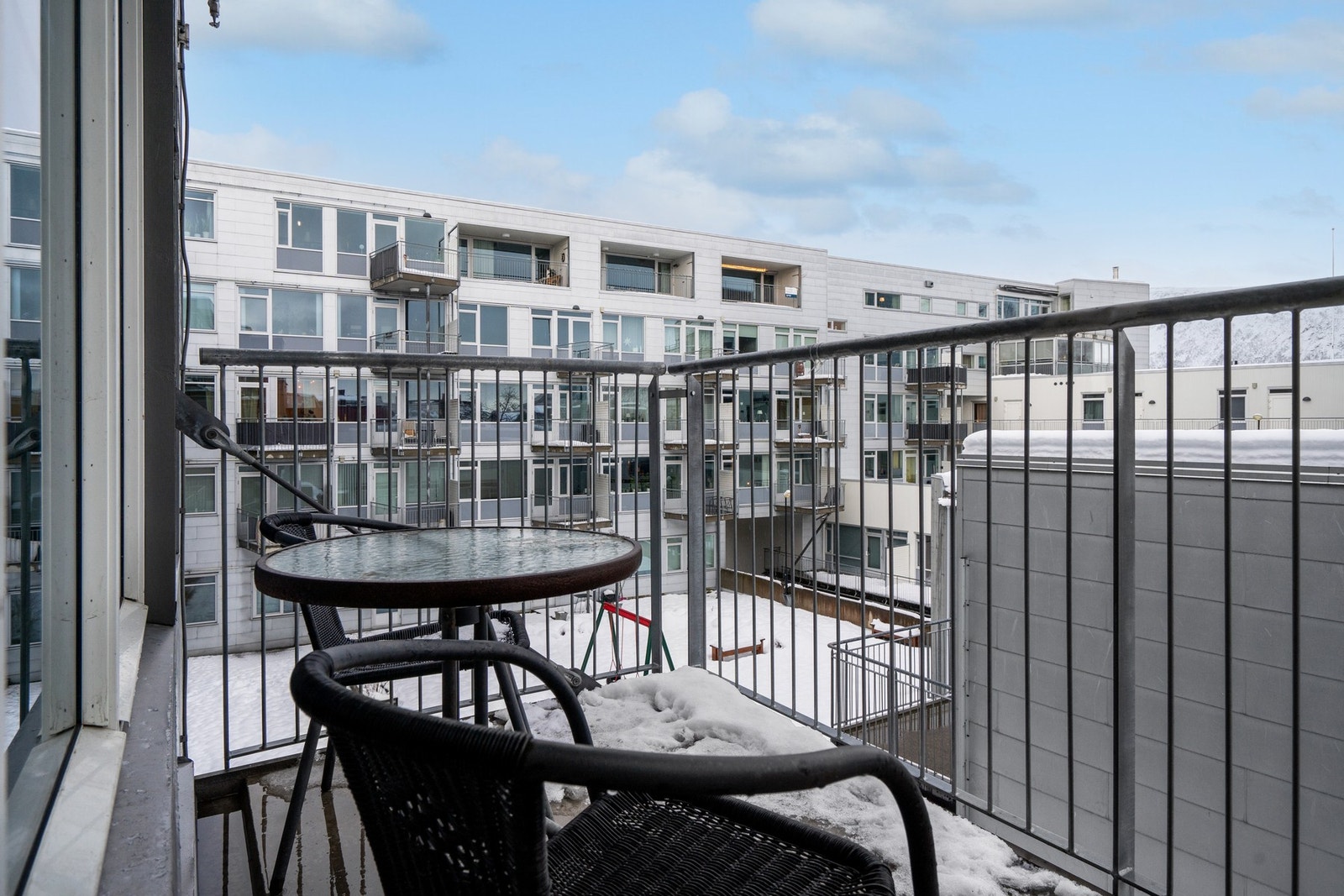 Balkongen ligger inn mot atrium. Galleribilde