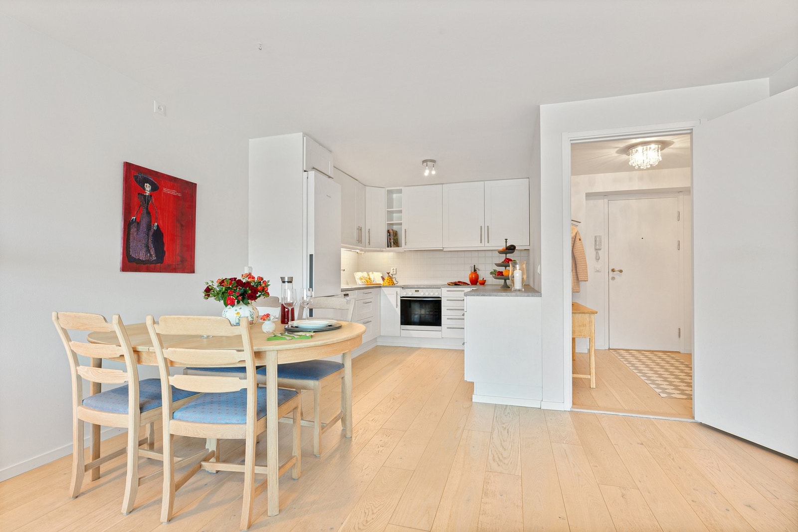 Kjøkkenet er utstyrt med en IKEA innredning fra 2010. Galleribilde