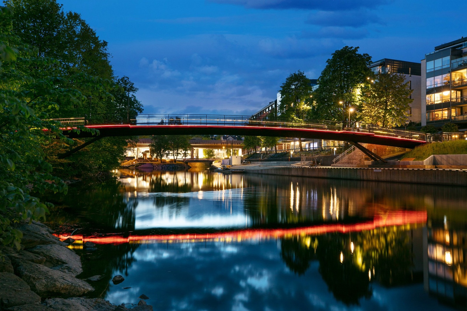 Kveldsstemning ved elven. Galleribilde