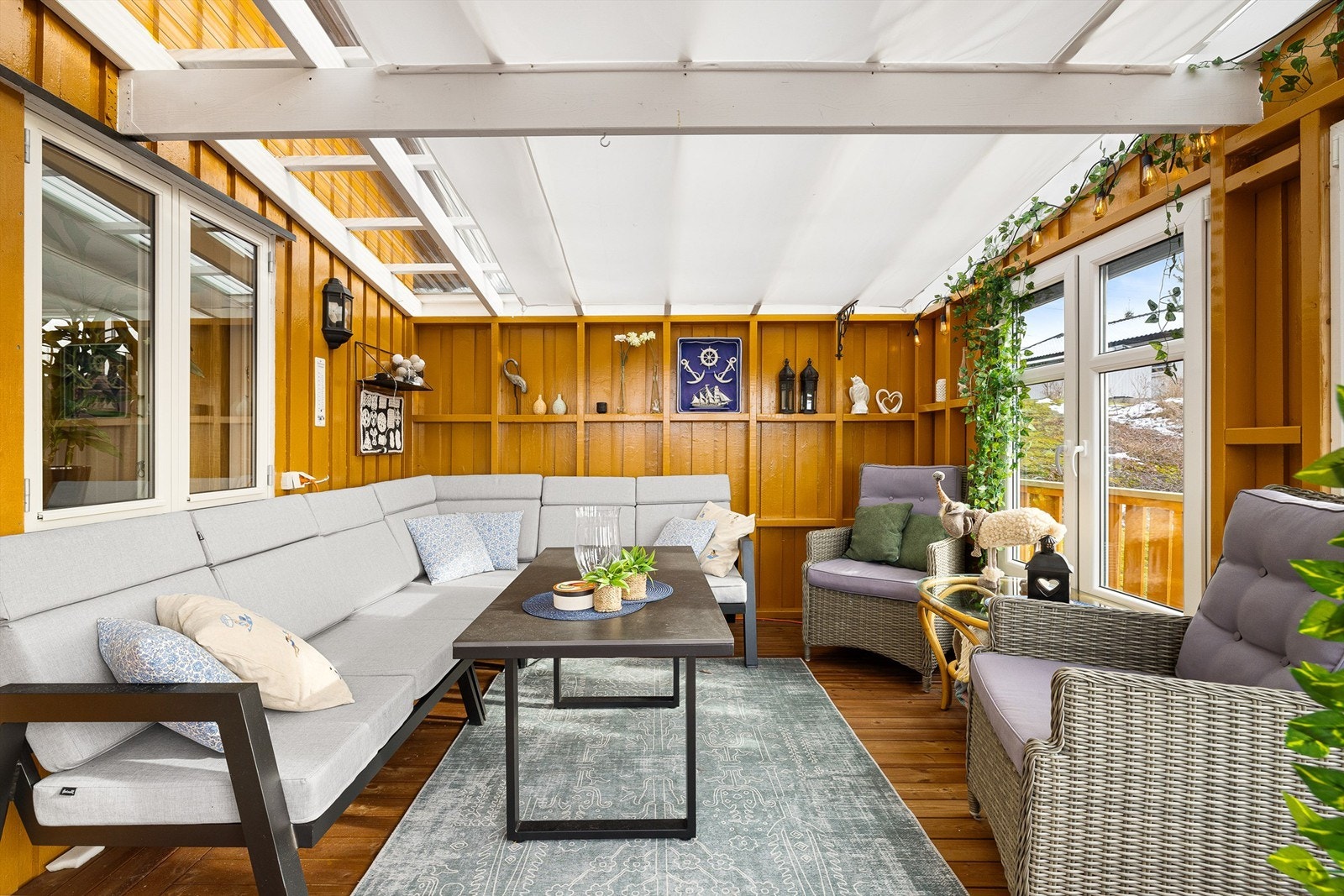 I vinterhagen er det lunt og trivelig, selv om sommerværet ikke er på sitt aller beste. Her kan utesesongen strekkes i begge retninger. Galleribilde