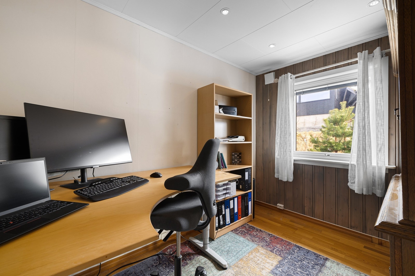 Dette rommet er nylig re-etablert og avdelt fra stuen. Galleribilde