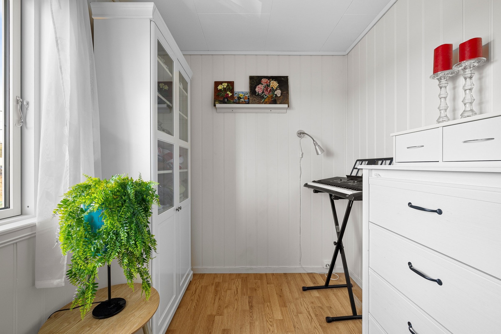 Tre soverom på én flate er spesielt praktisk for småbarnsfamilien. Med rundt 6,5 kvm. er dette et naturlig barnerom. Galleribilde