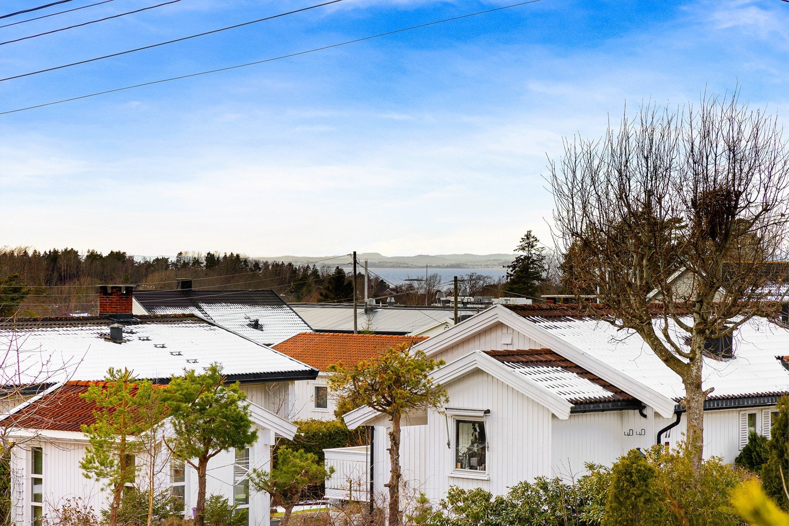 På terrassen sees utsikt til Oslofjorden og fjelltoppene på Vestfold-siden. Galleribilde
