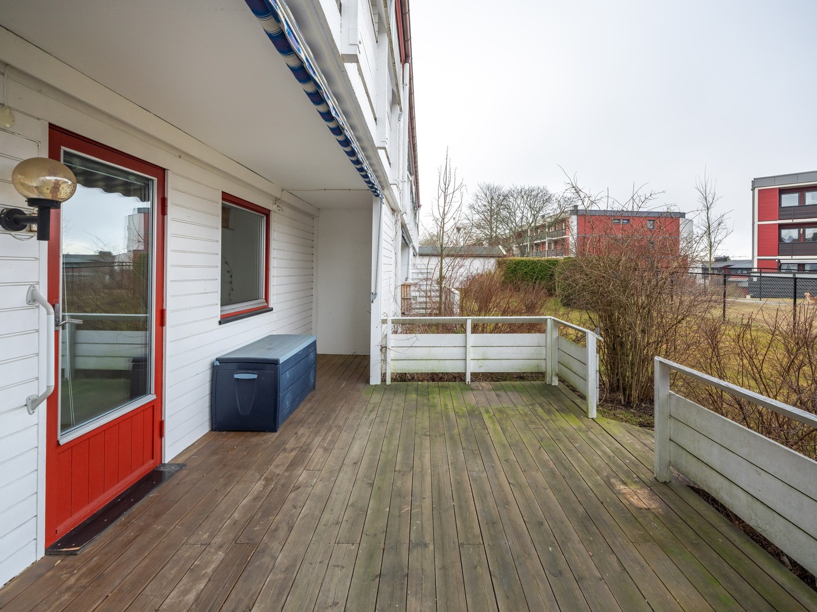 Putekassen står tørt og godt i inhuket på venstresiden. Galleribilde