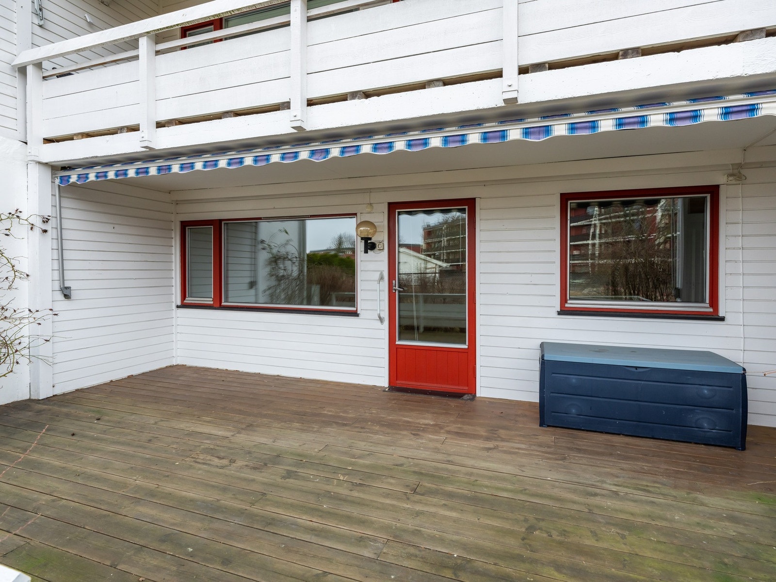 Terrassen er på 20 kvm og har gode solforhold med sin vestvendte beliggenhet. Galleribilde