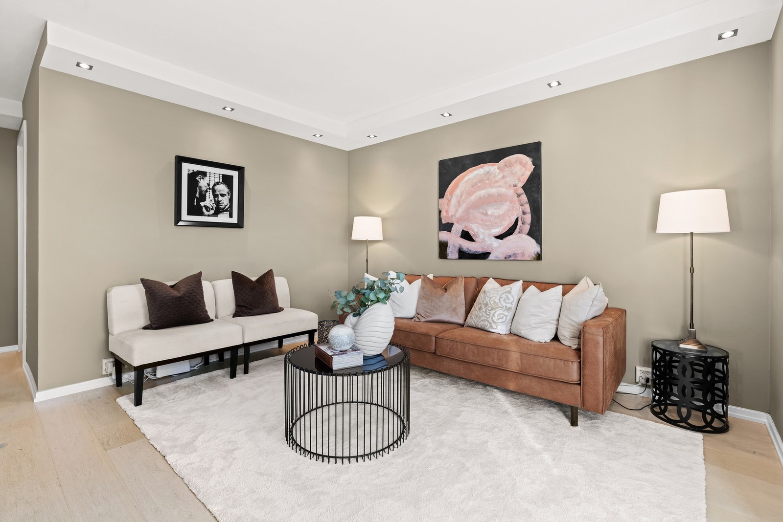 Det er pipeløp i hjørnet og mulighet for tilkobling av ildsted. Galleribilde