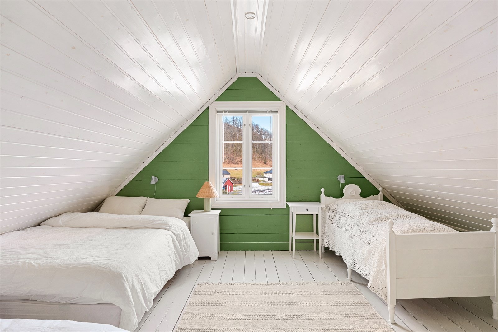 Rom bruks som soverom på loft med tilgang fra kjøkkenet. Galleribilde