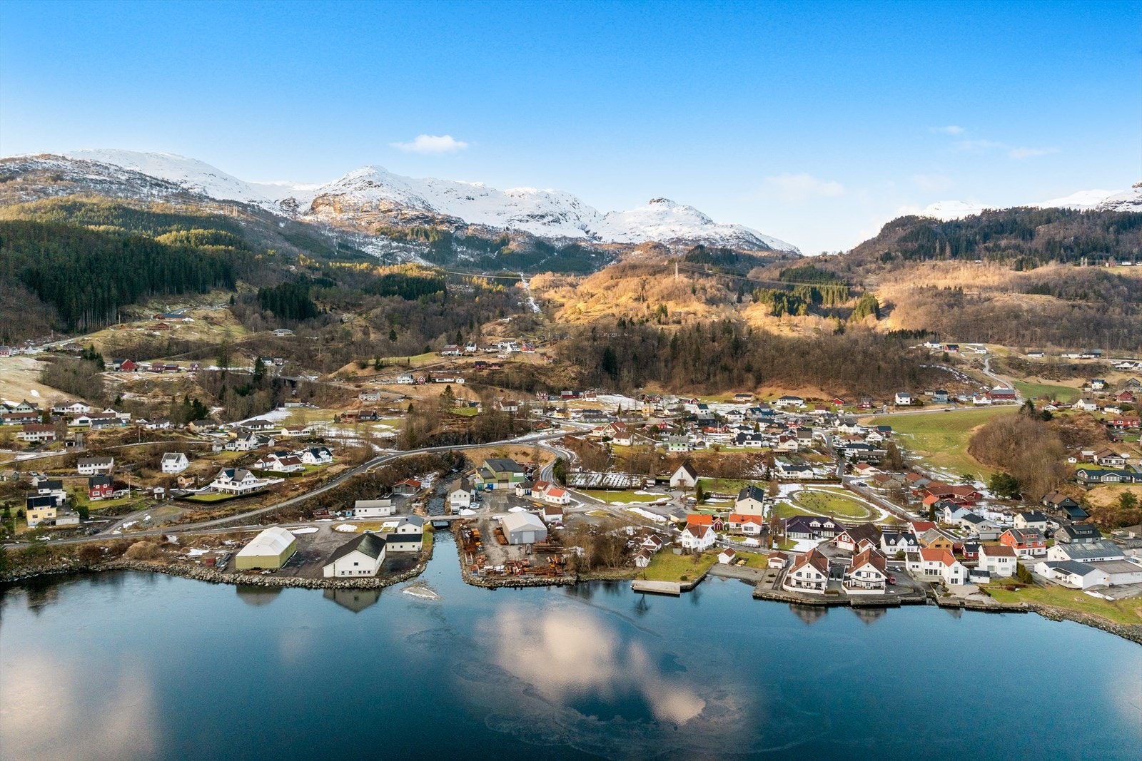 Velkommen til eventyrlige Sauda med nærhet til fjord og fjell. Galleribilde