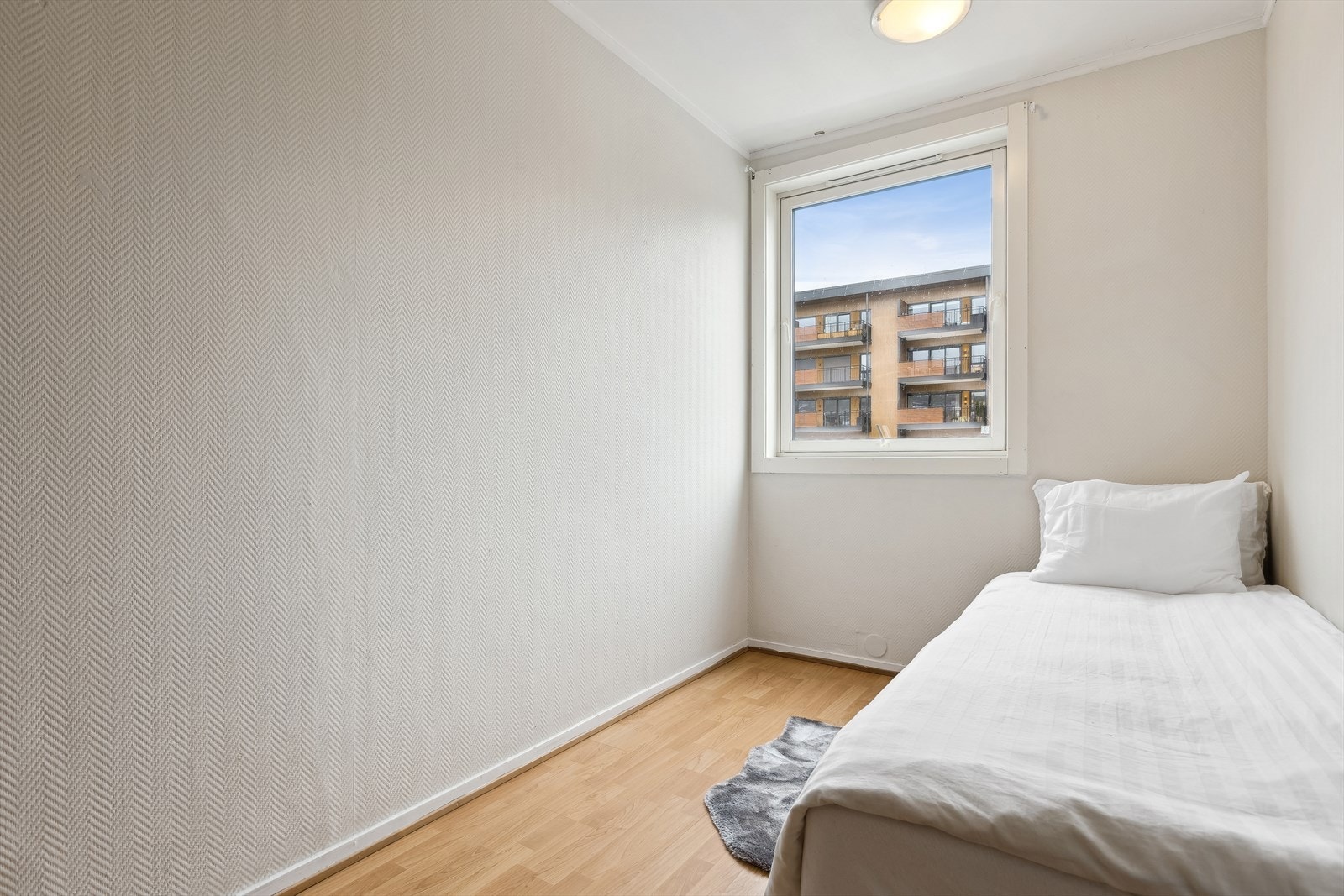 Siste soverommet er på 8m². Alle soverommene ligger i tilknytning til stue og entre Galleribilde