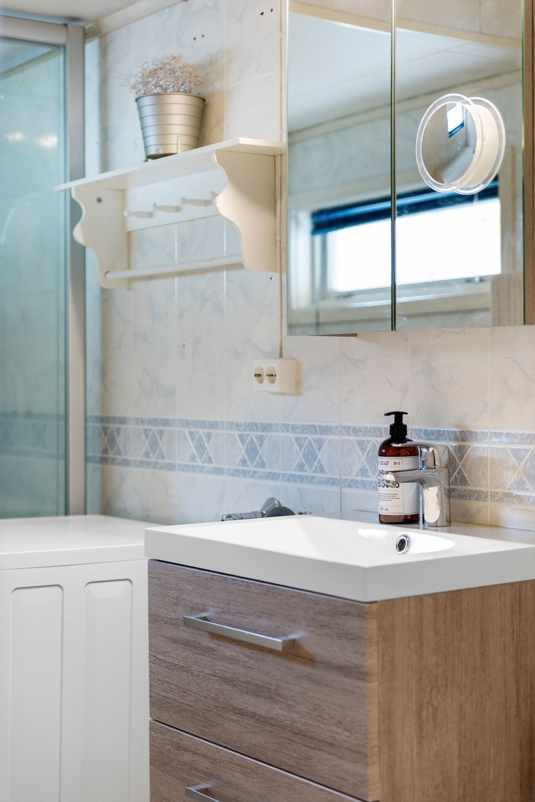 Bad i 1.etasje, nyere innredning Galleribilde