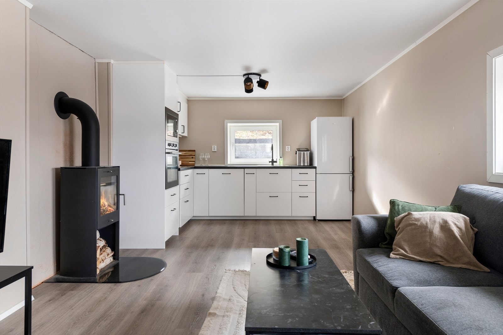 Nyetablert og godkjent utleieleilighet i underetasjen fra 2022 Galleribilde