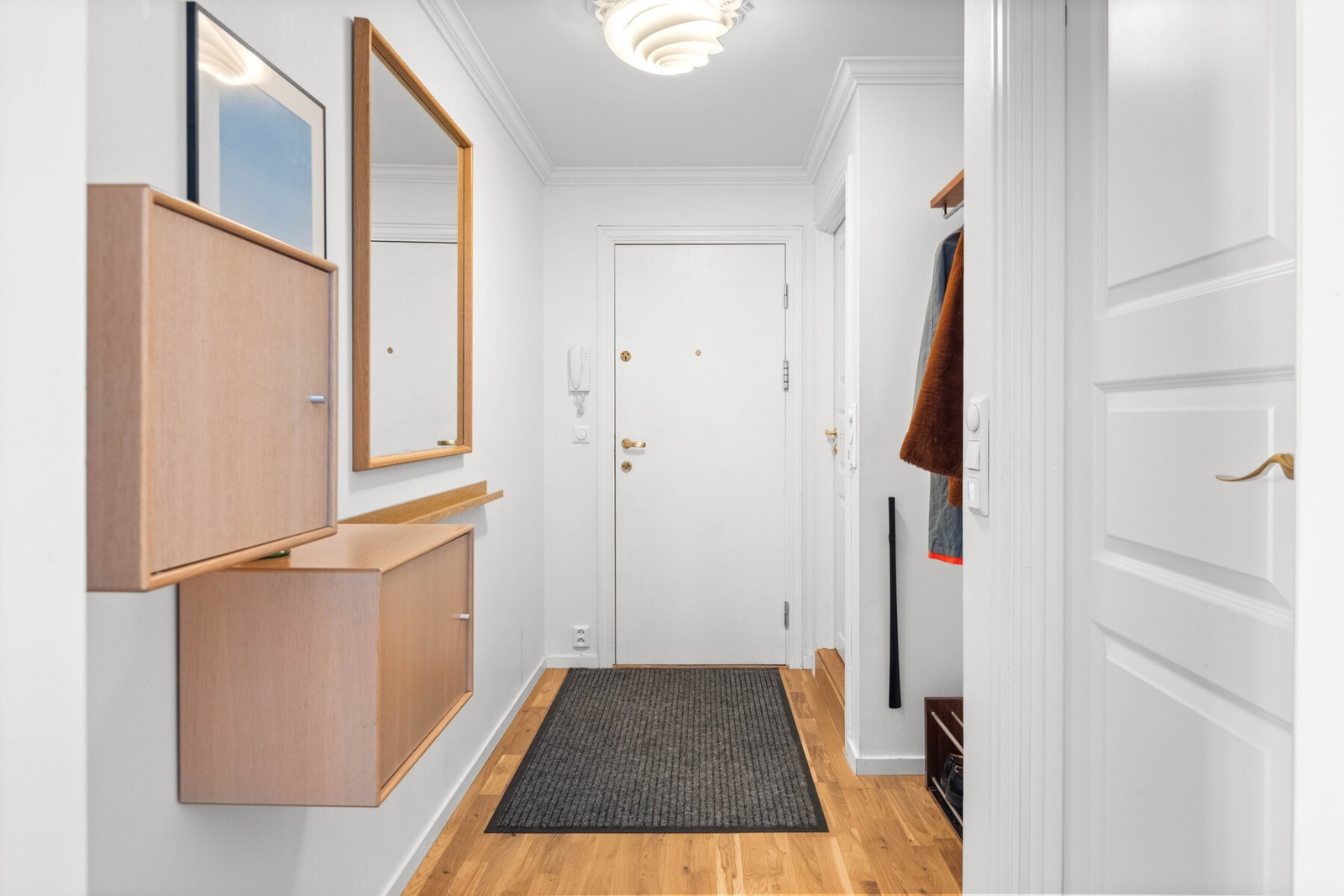 Fra gangen er det adkomst til bad og vaskerom Galleribilde