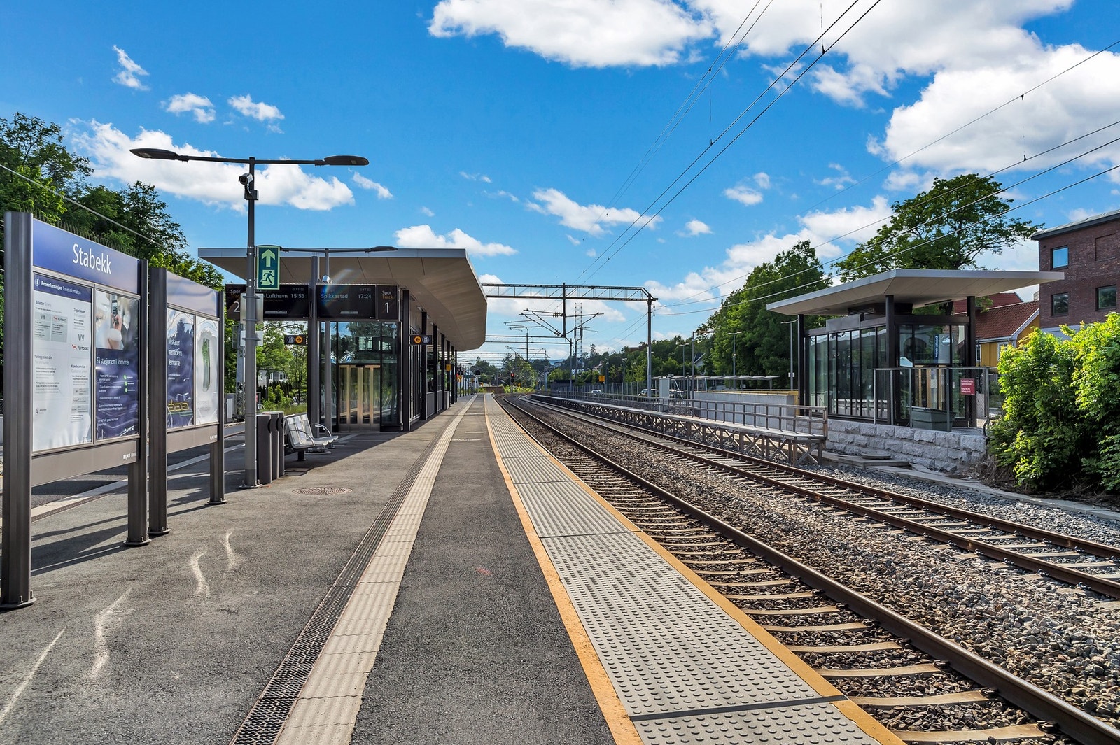 Stabekk stasjon er 10 minutters gange fra boligen. Galleribilde