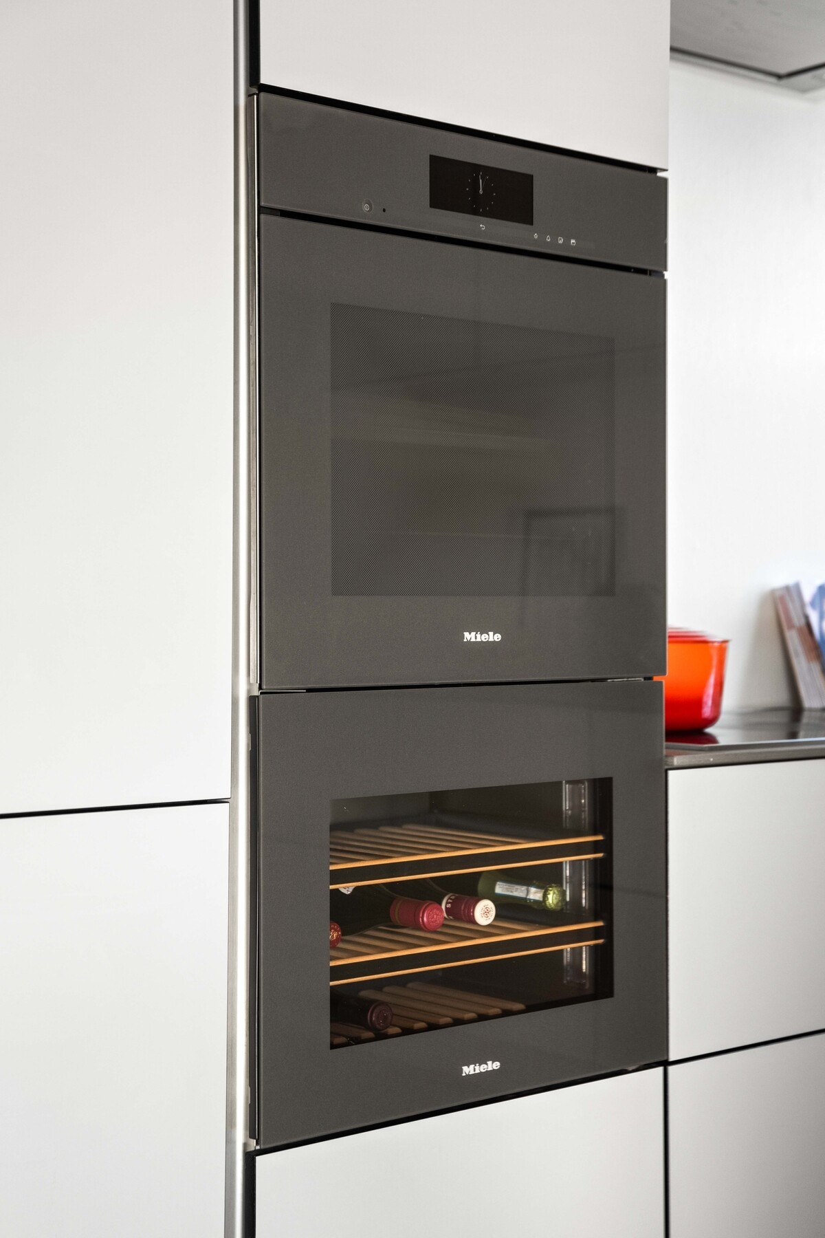 Hvitevarer fra Miele. Praktisk vinskap er det også! Galleribilde