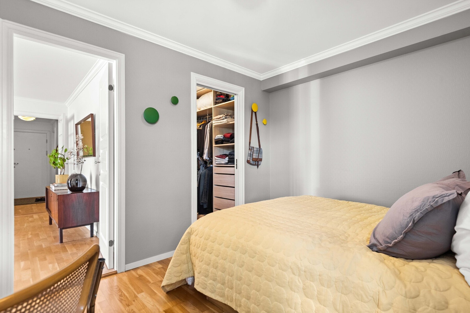 Leiligheten inneholder tre fine soverom Galleribilde