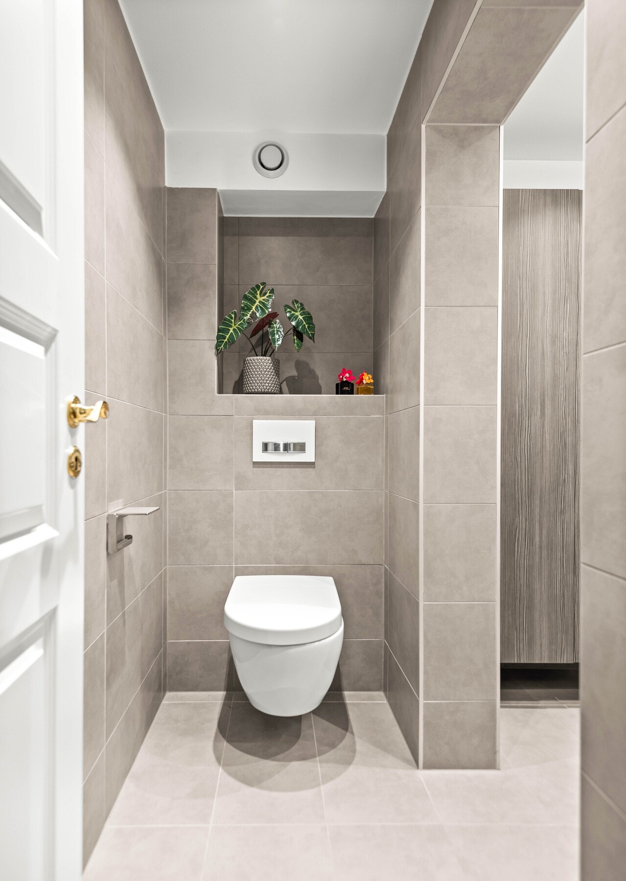 Moderne bad fra 2018 med gulvvarme i gulv. Galleribilde