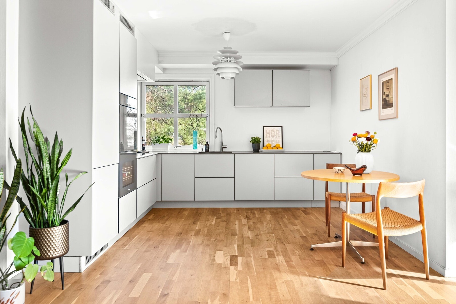 Dette er en pen 4-roms endeleilighet med hyggelig utsyn. Galleribilde