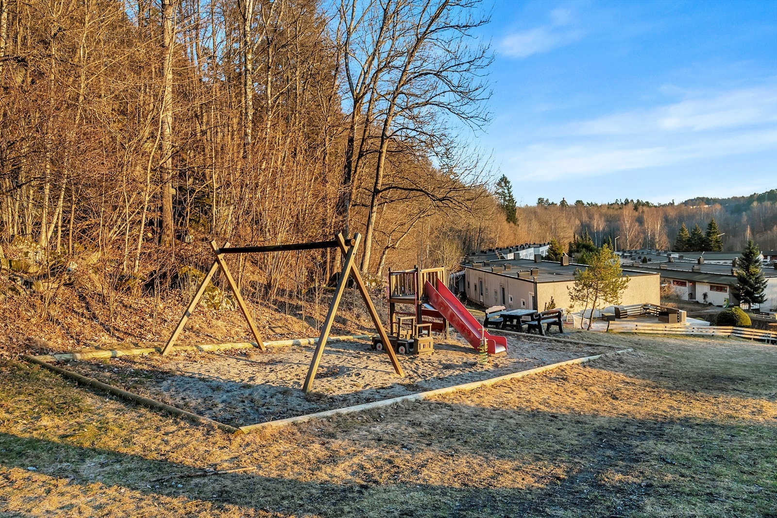 Hyggelig lekeplass like ved. Galleribilde