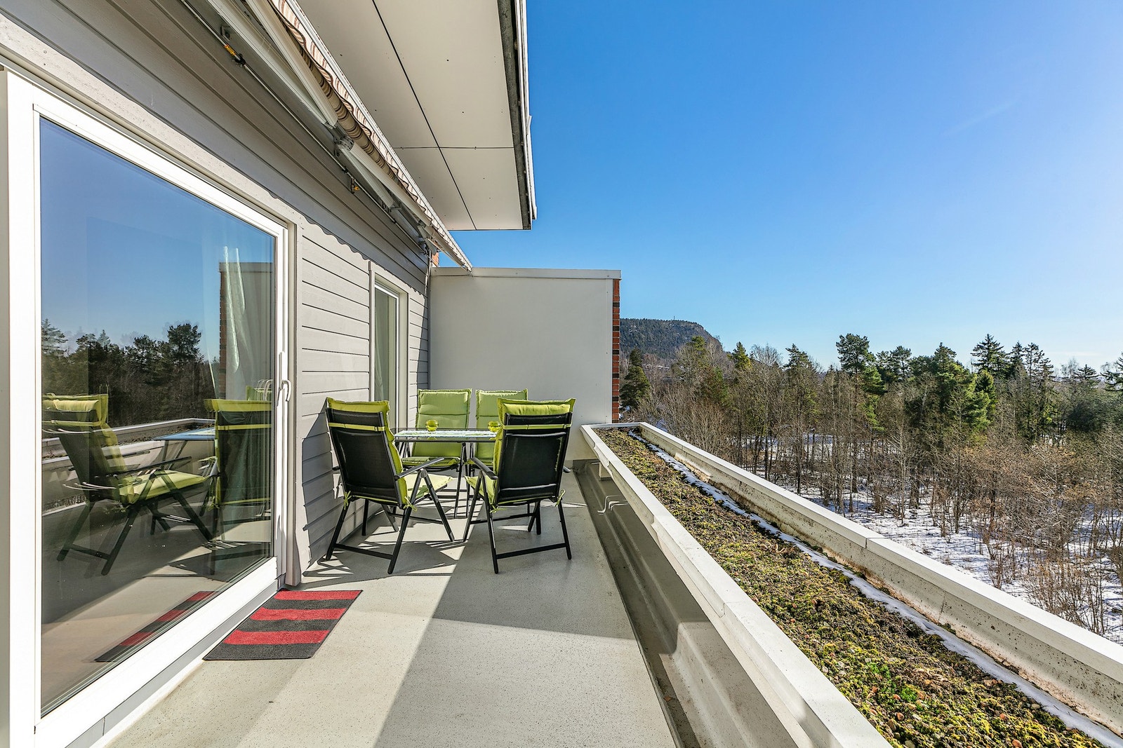 På den sørvendte balkongen er det god plass til utemøblement. Galleribilde
