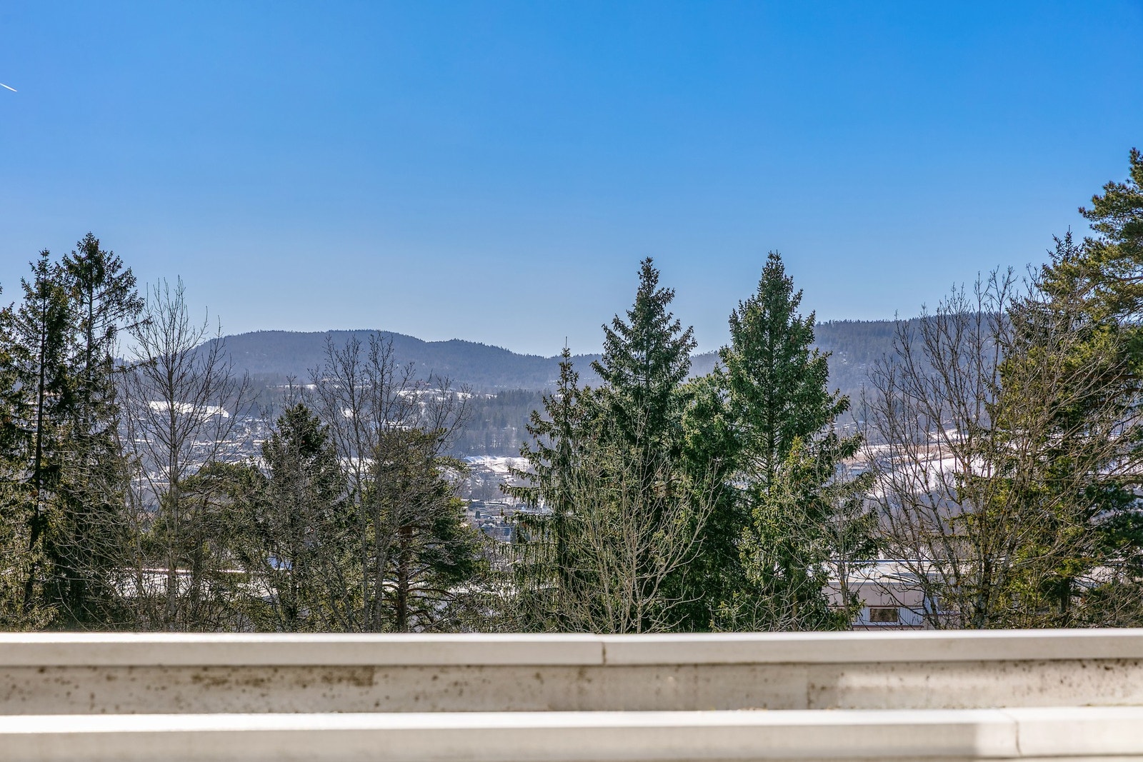 Sørvendt balkong med fantastisk utsikt. Galleribilde