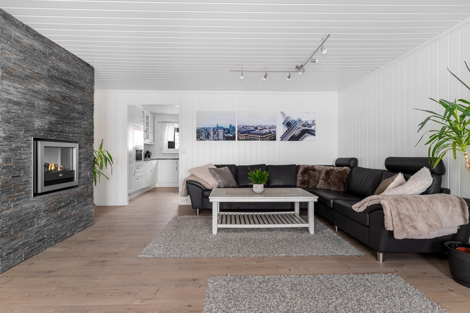 Fra stue mot kjøkken. Galleribilde