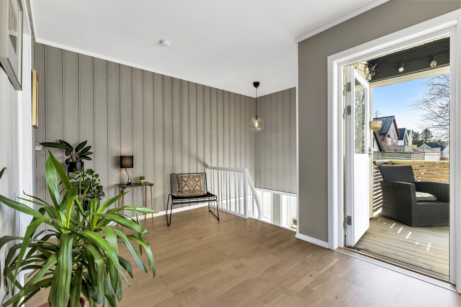 Det ble utført trappefornying med parkett i trinn i 2022. Galleribilde