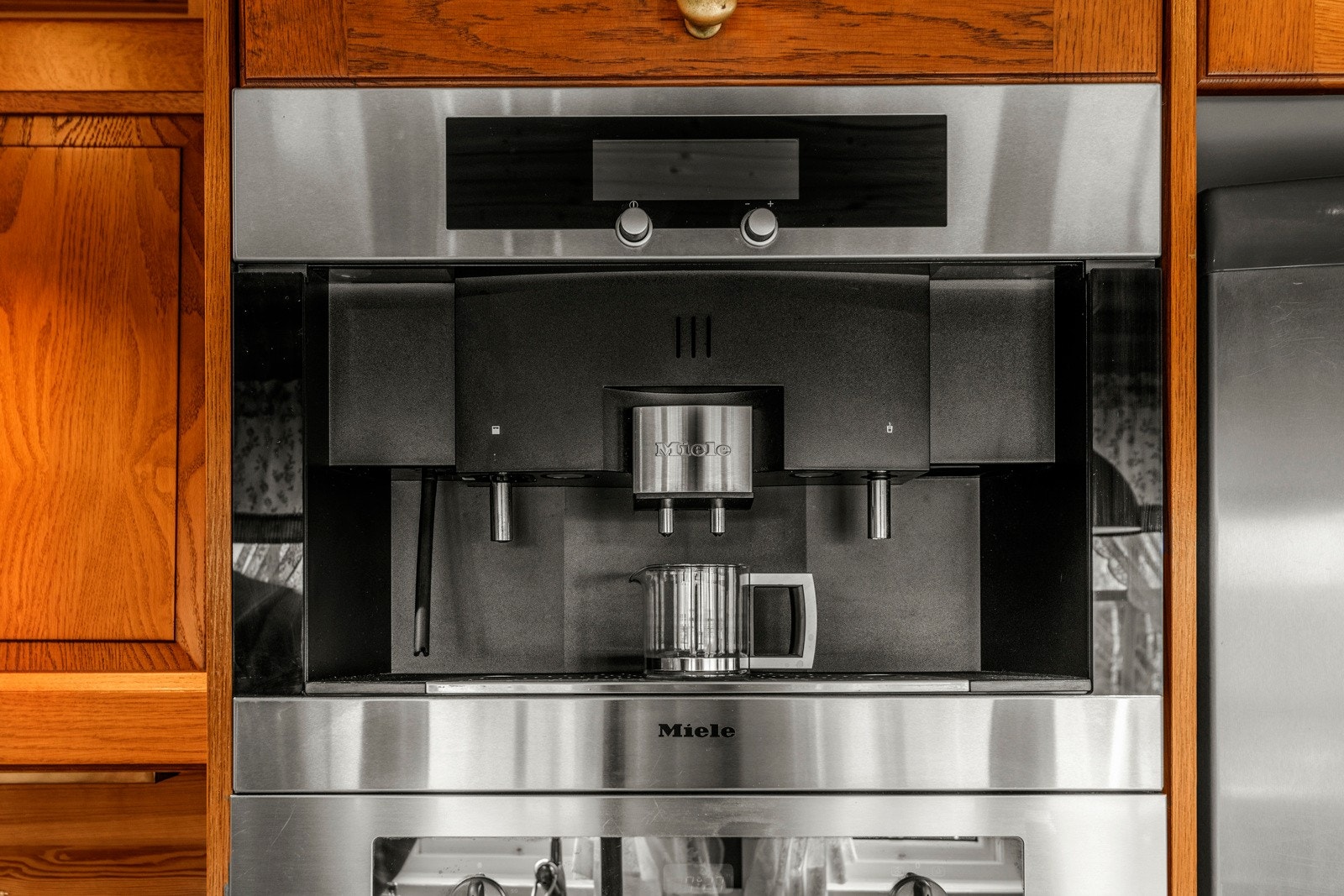 Praktisk og lekker Miele kaffemaskin. Galleribilde