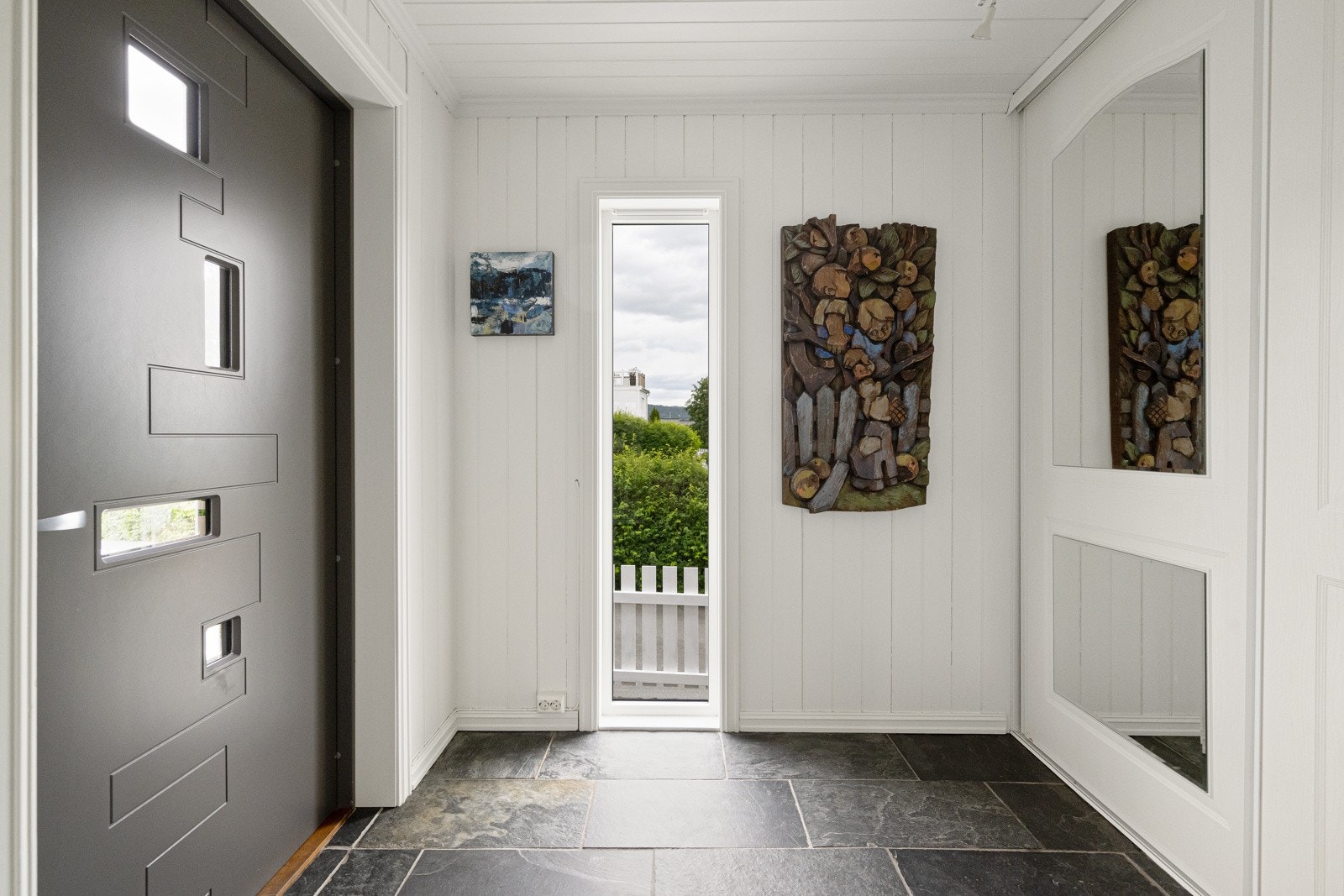 Romlig hall du kommer inn i Galleribilde