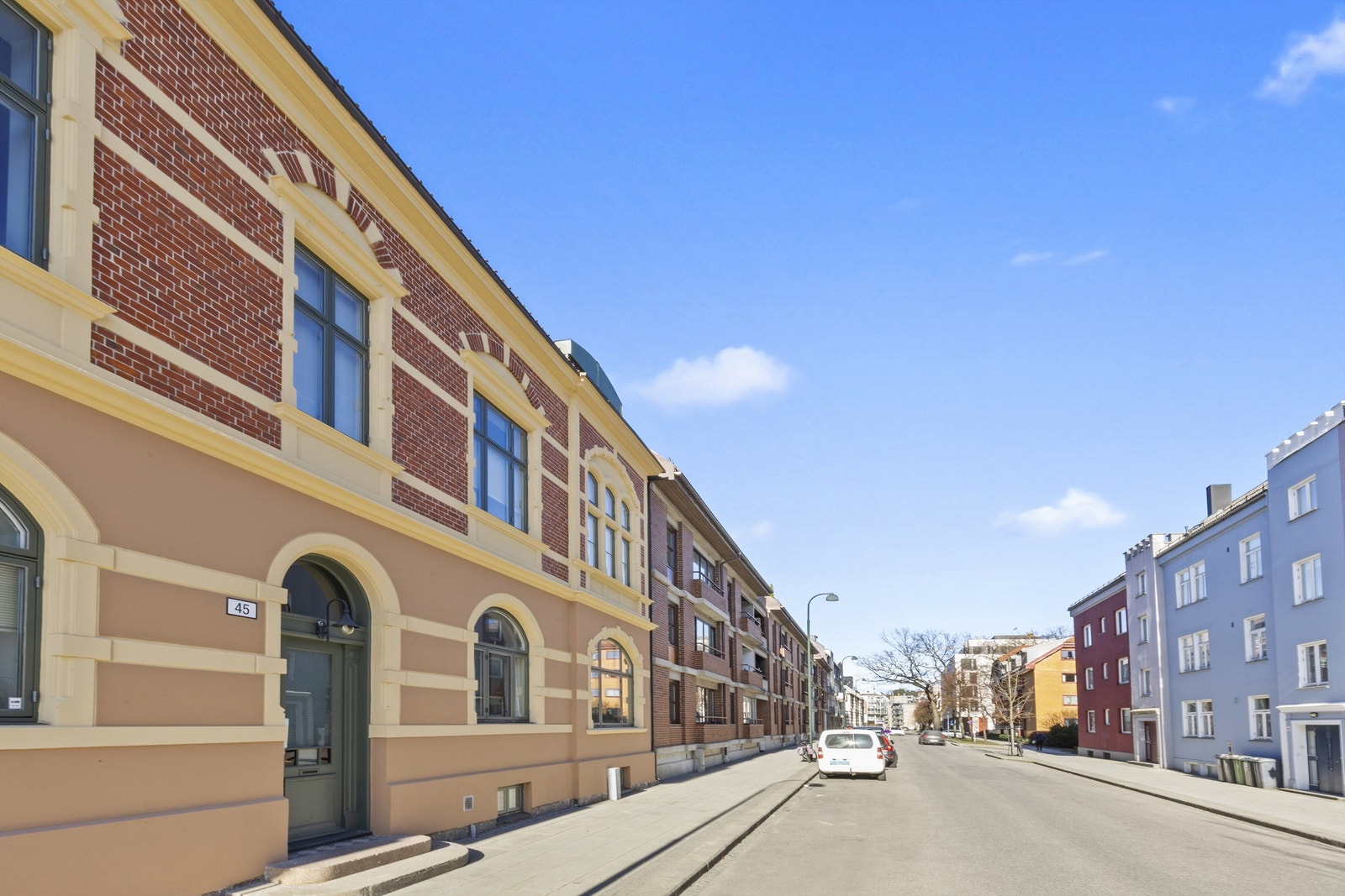 Inngangsparti - Det er bosoneparkering - Velkommen til visning! Galleribilde