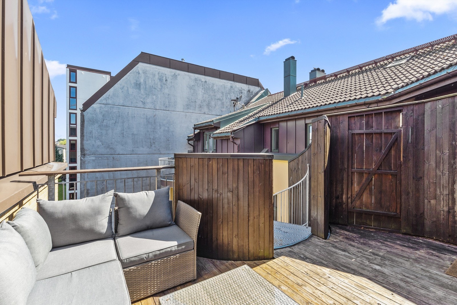 Privat (tinglyst), lun og usjenert uteplass på hele 11 kvm Galleribilde