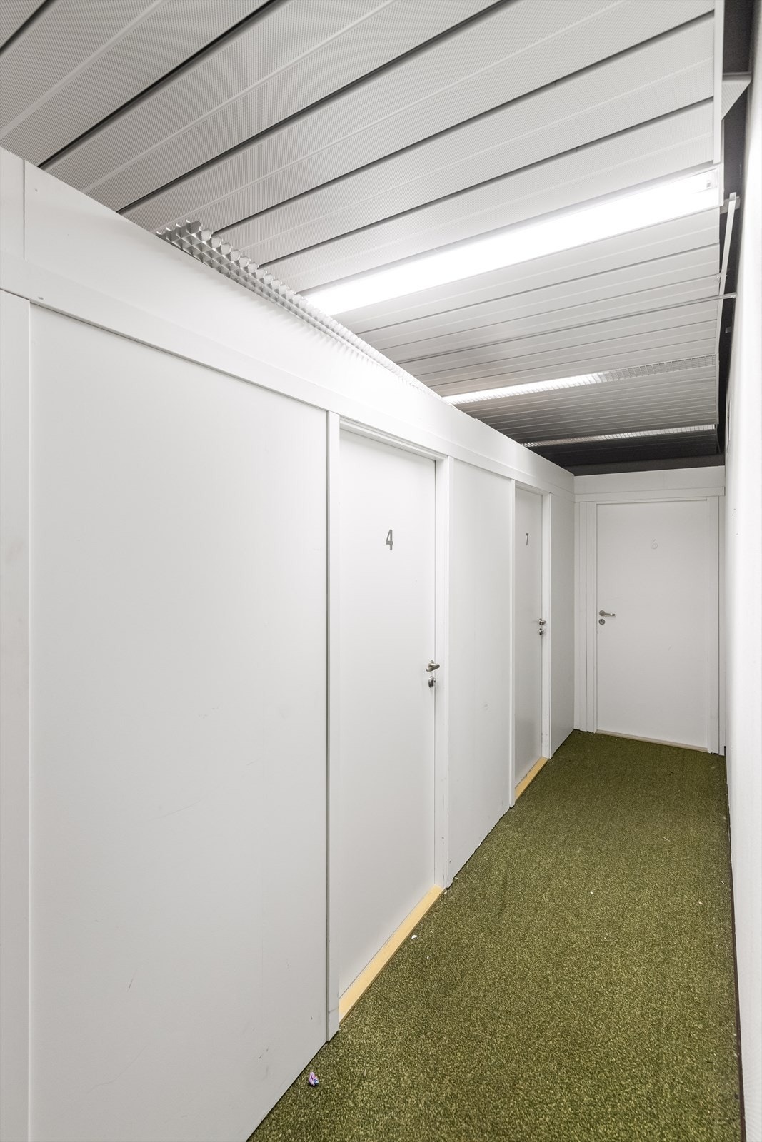 Romslig bod i kjelleren Galleribilde