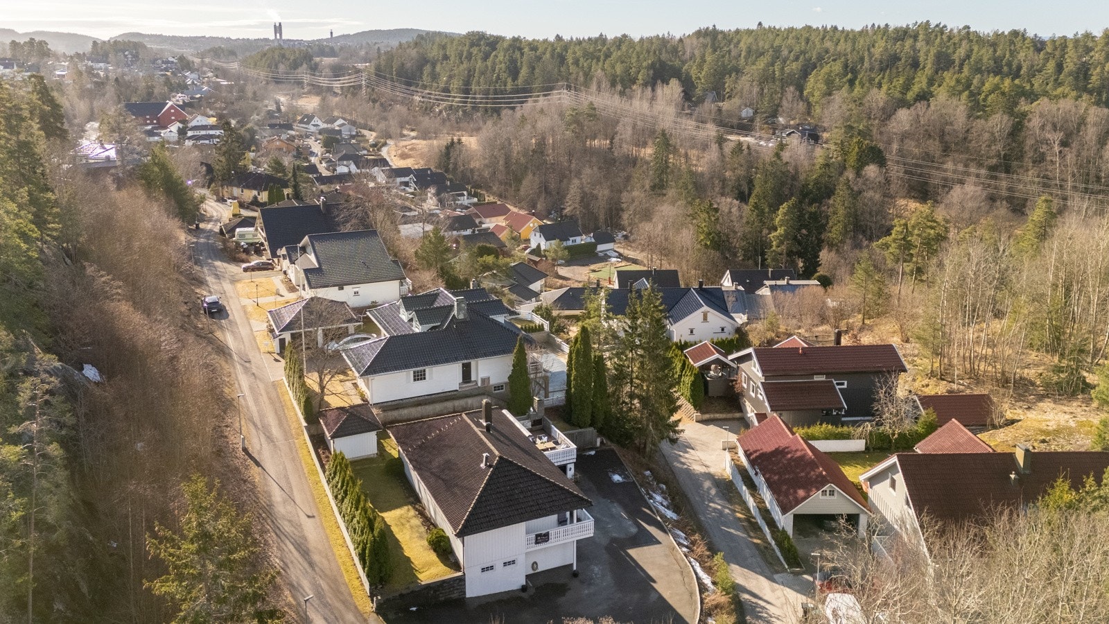 Boligen er en del av Dalåsen velforening, som består av medlemmer fra eiendommer i nærområdet. Galleribilde