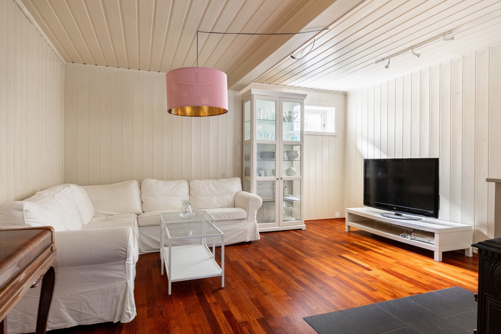 Hobbyrom innredet som TV-stue. Rommet er ikke godkjent for varig opphold iht. originale tegninger. Galleribilde