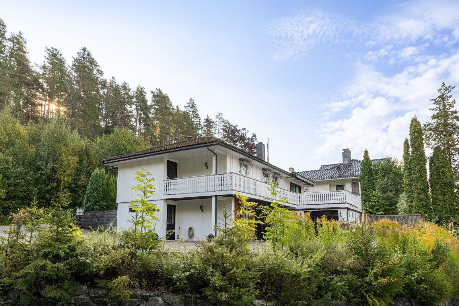 Nordre Dals vei 11 presenteres av EIE eiendomsmegling ved Lone Marie Trandem. Galleribilde