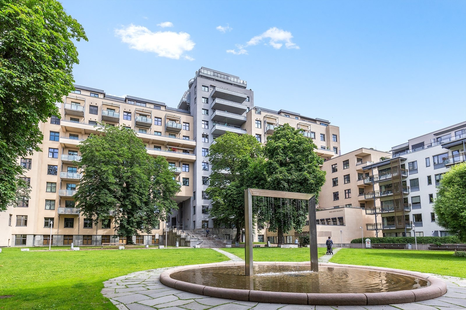 Rett utenfor leiligheten finner du flotte Pilestredet park, hvor både vår- og sommerdager kan nytes. Galleribilde