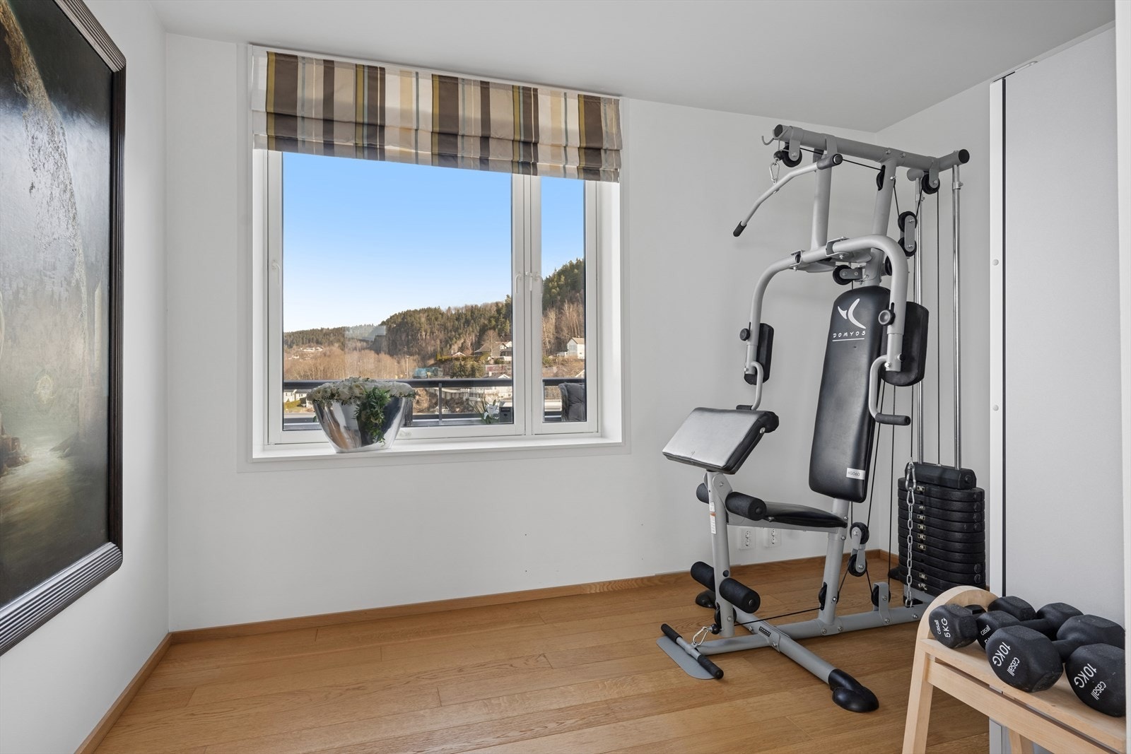 Sonen er perfekt for bibliotek, kontor eller treningsrom Galleribilde