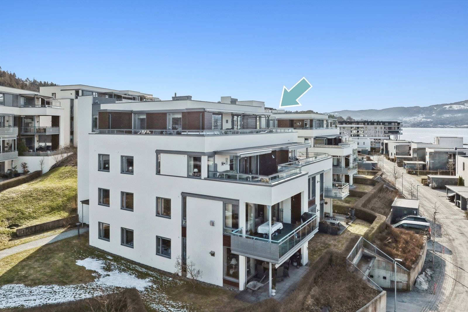 Denne leiligheten har en fantastisk beliggenhet på Engersand Havn, et attraktivt og rolig boligområde rett ved Drammensfjorden, med umiddelbar nærhet til strandpromenade, båthavn og friluftsområde. Galleribilde