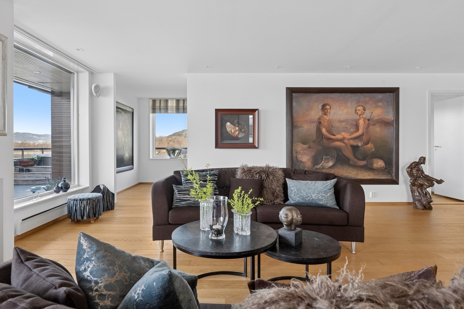 Innerst i stuen finnes en egen sone Galleribilde