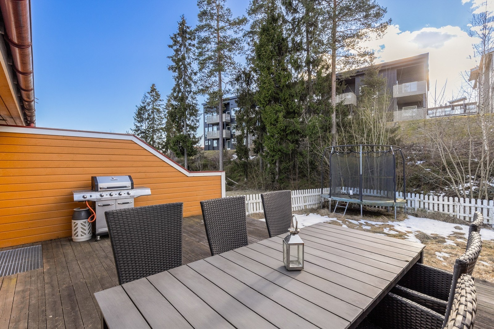 Plassen er privat og avskjermet, perfekt for å nyte årets varmere dager. Galleribilde