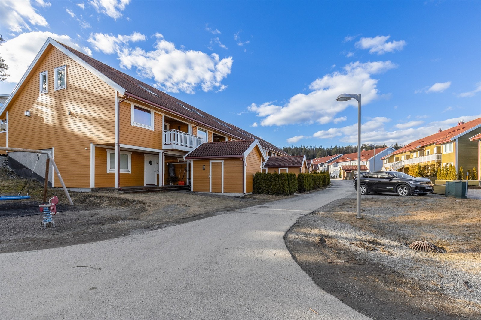 Området er et nyere og barnevennlig boområde på Frogner i Sørum kommune, som består hovedsakelig av en god blanding småhusbebyggelse og villaer. Området ligger høyt og luftig, hvor du kan nyte utsikten fra flere utsiktsposter. Galleribilde