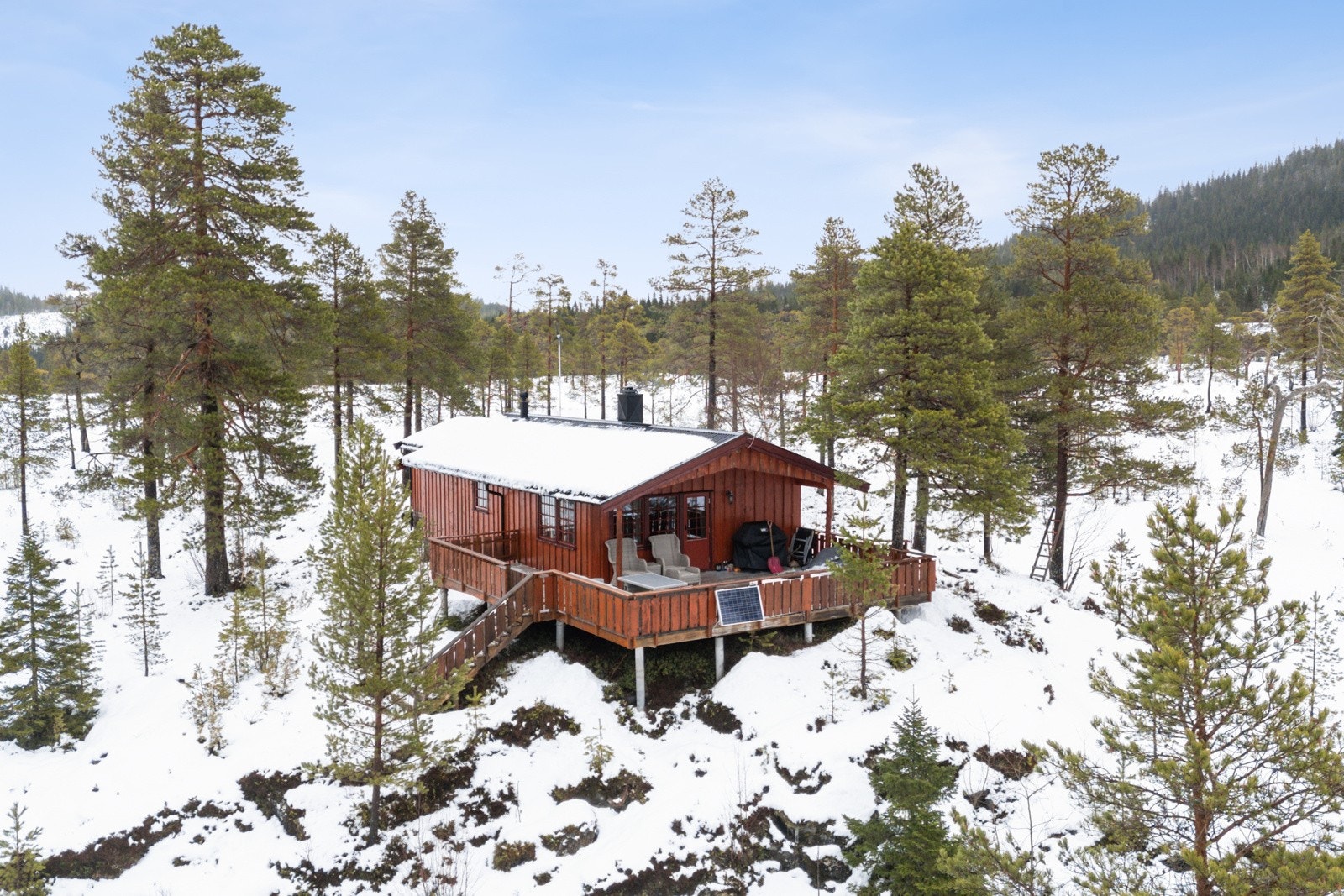 Det er ca. 200 meter å gå fra parkeringsplass og til hytta Galleribilde