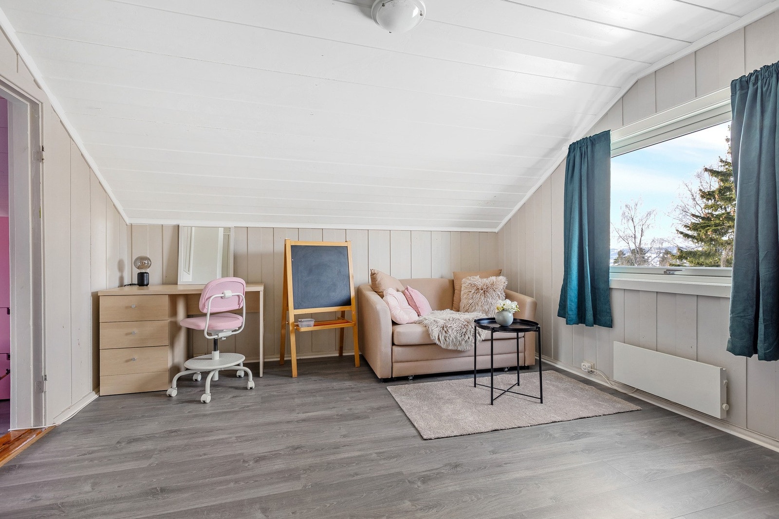 Alle rom har blitt behandlet samt lagt nytt gulv. Galleribilde