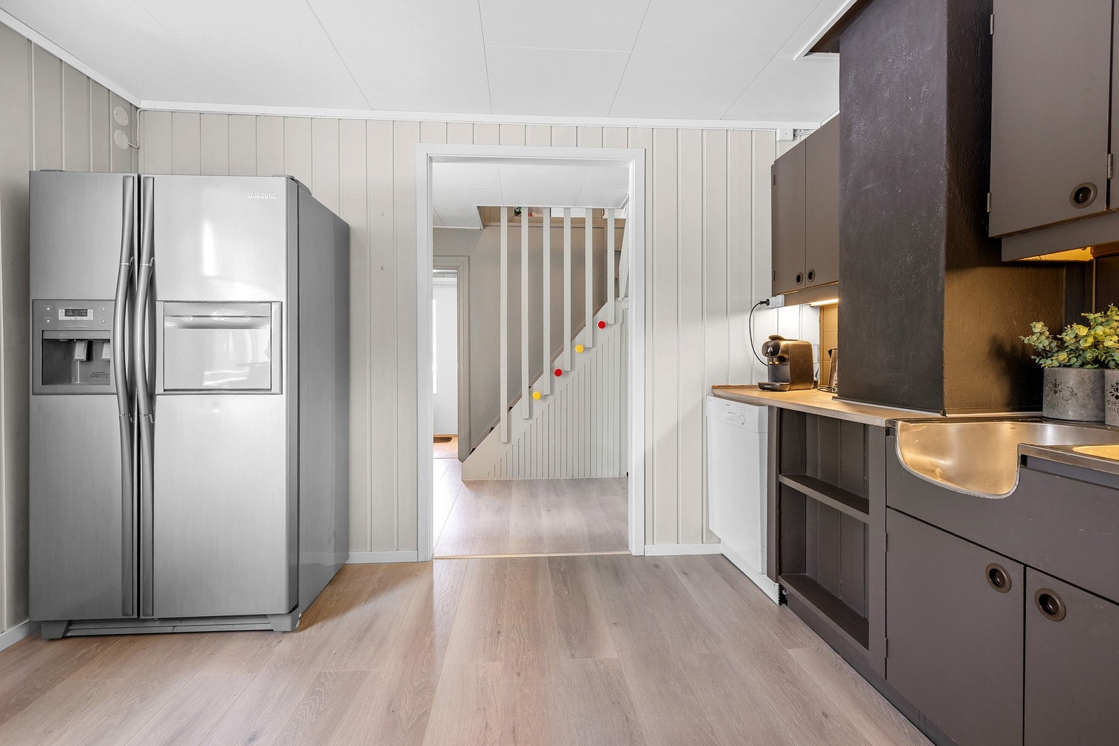 Overflater er behandlet og gulvet er byttet Galleribilde