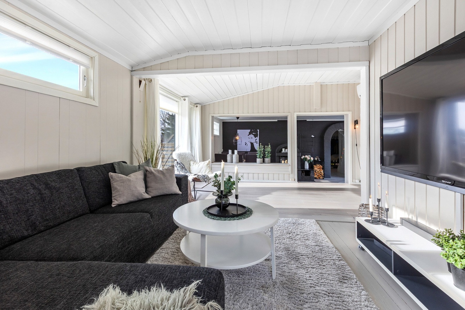 Det er flere romløsninger og dette er en av to stuer. Galleribilde