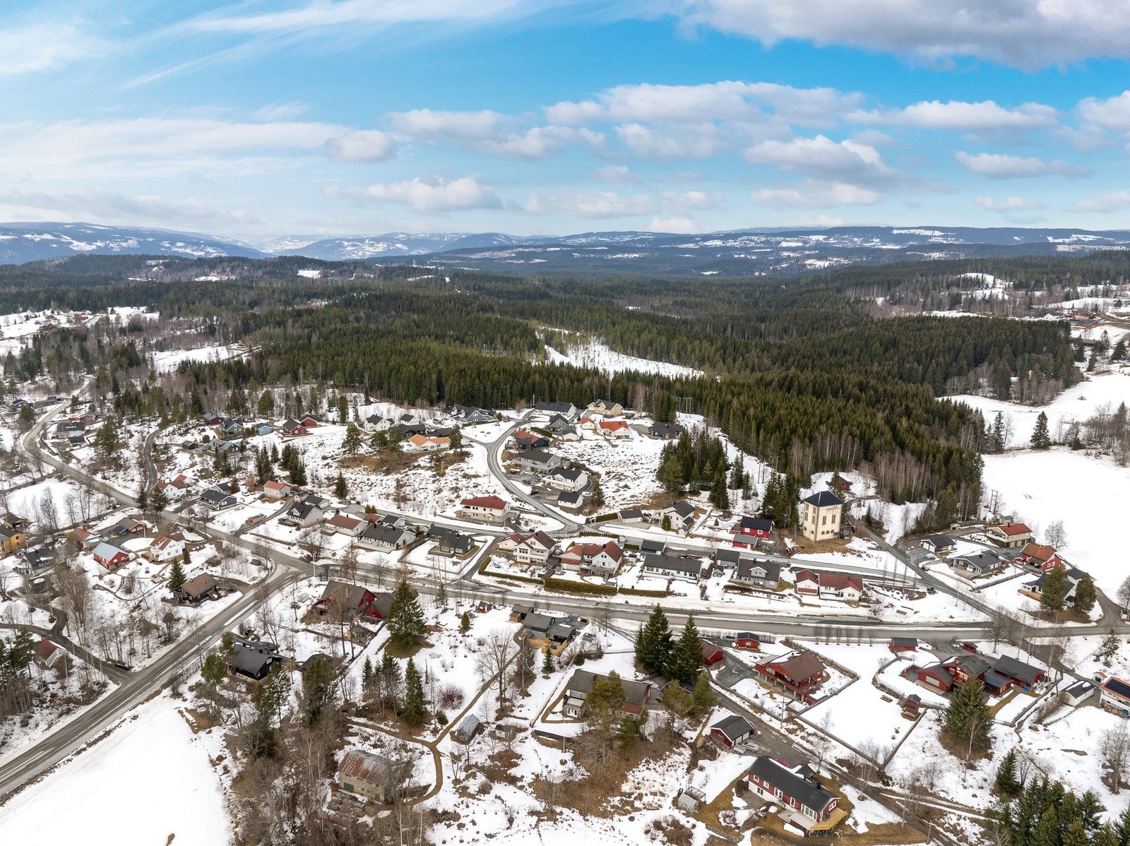 Brøttum ligger ca 12-15 min fra både Lillehammer og Moelv Galleribilde